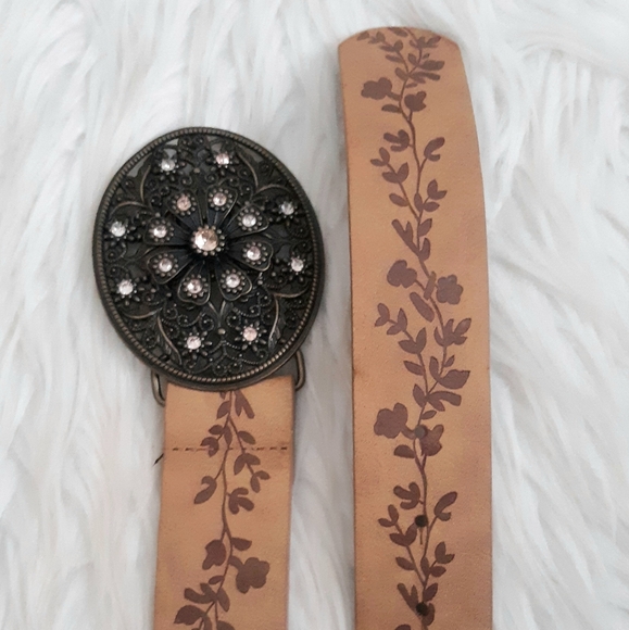 Faux Leather Floral Belt - Picture 3 of 5